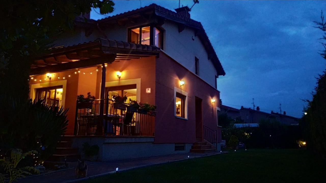 Gasthaus Cuarenta Y Ocho Luces Burgo Exterior foto